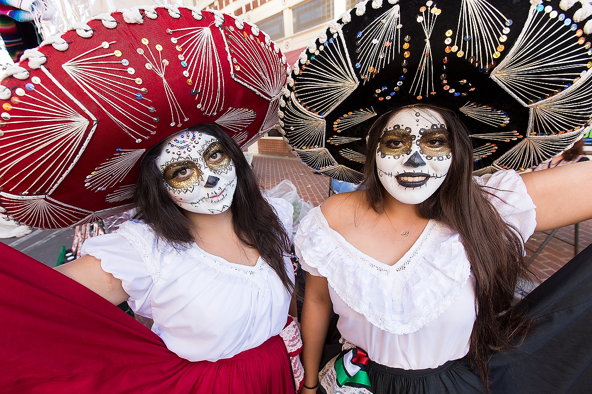 20161105-Noche de Altares Día de los Muertos in Downtown SanTana-021.JPG