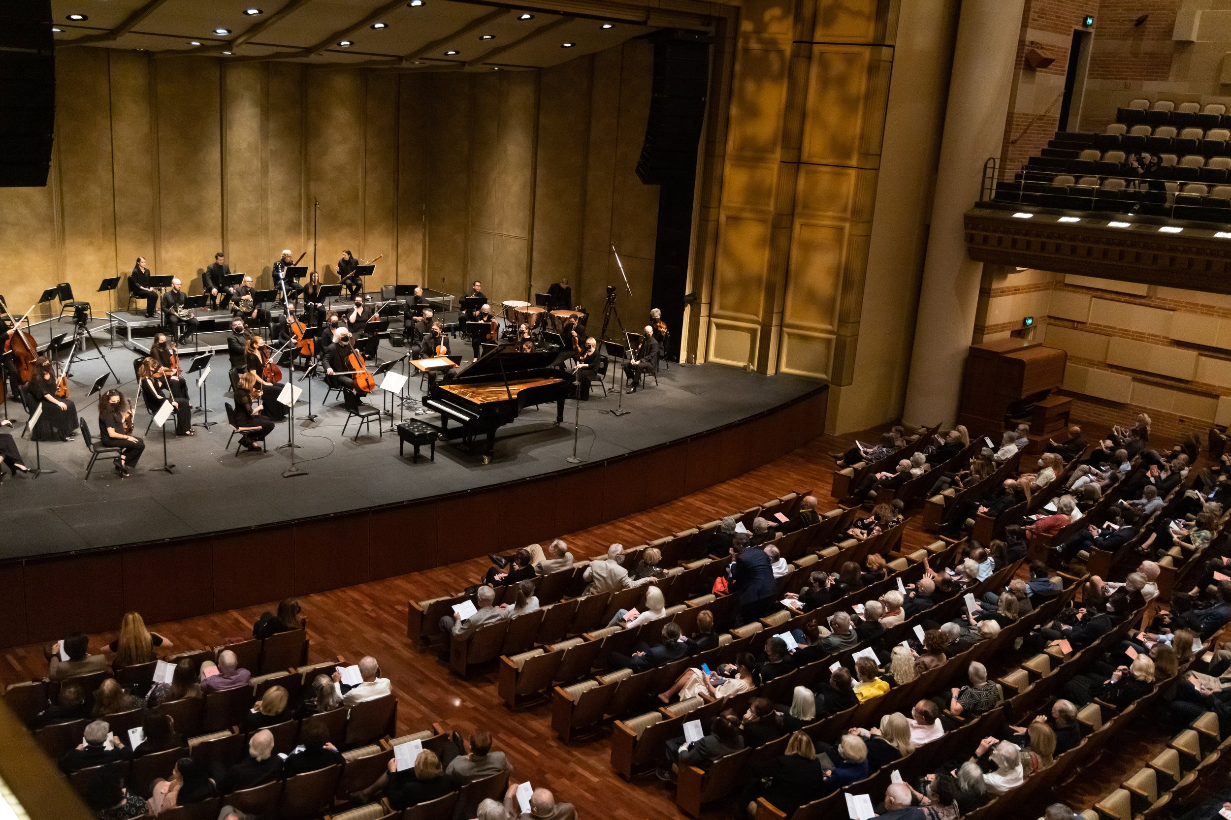  LA Chamber Orchestra Rehearsal and Opening Performance in Royce Hall at UCLA in Los Angeles, CA on November 13, 2021. (Brian Feinzimer for LA Chamber Orchestra) 