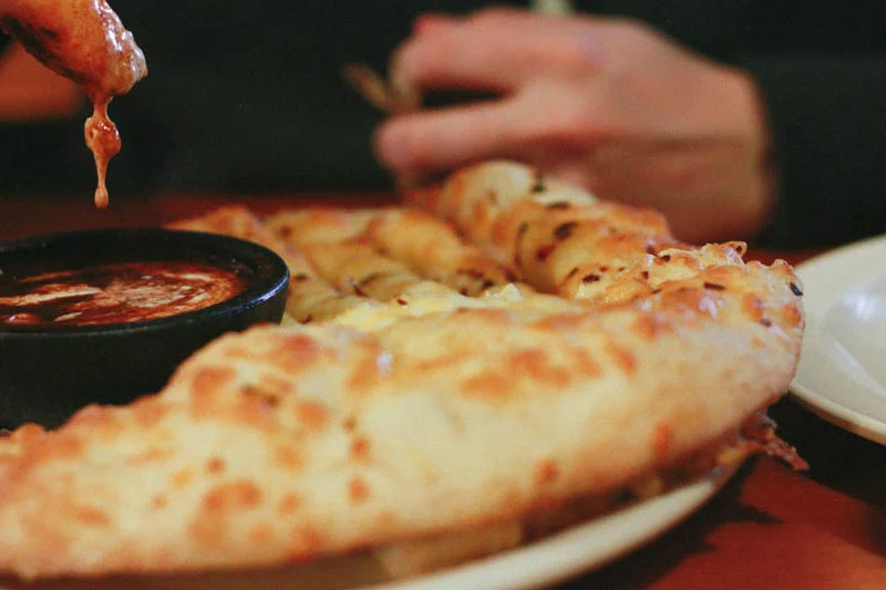 PLACES TO EAT IN Anchorage, Alaska ↠ Moose's Tooth Pub and Pizzeria