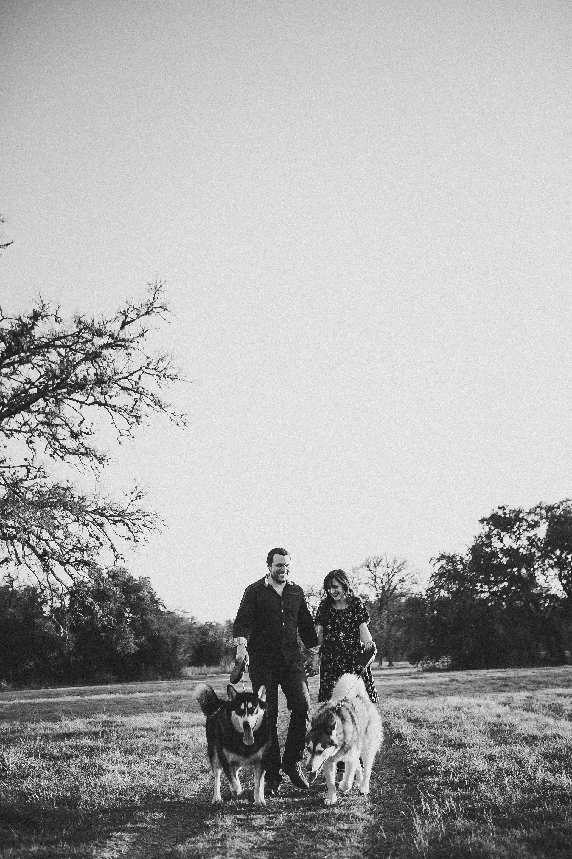 Family Photo Session with Dogs | MALLORIE OWENS