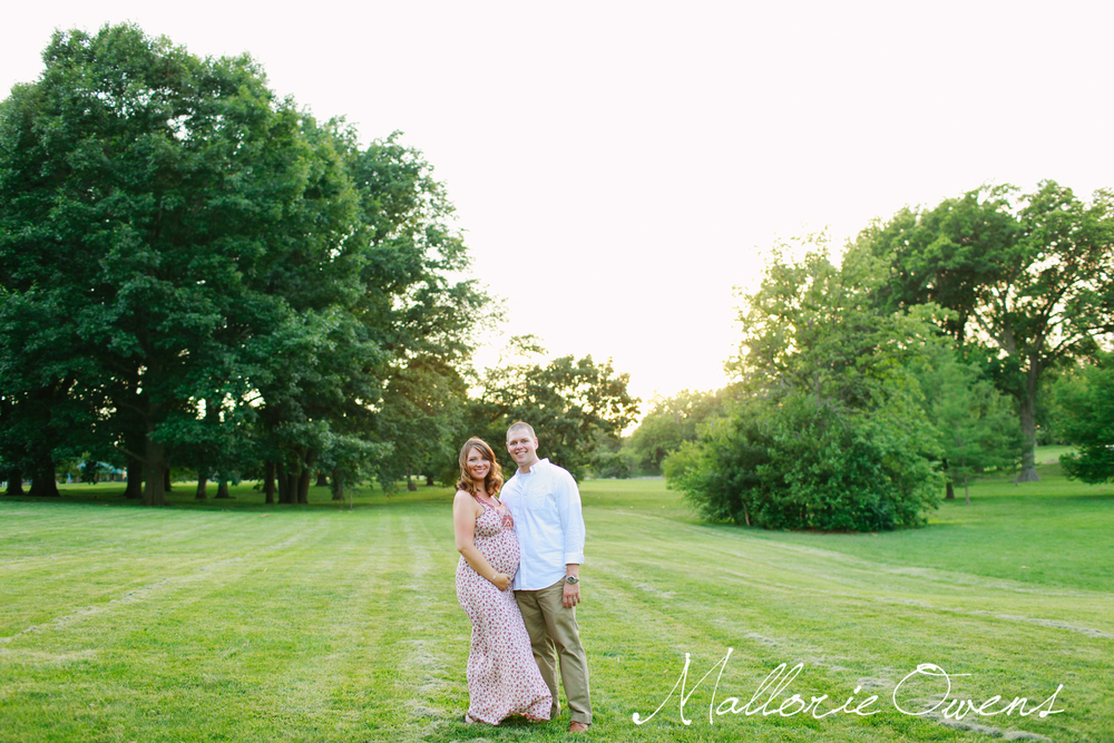 Maternity Photos at Loose Park in Kansas City | Mallorie Owens Photography