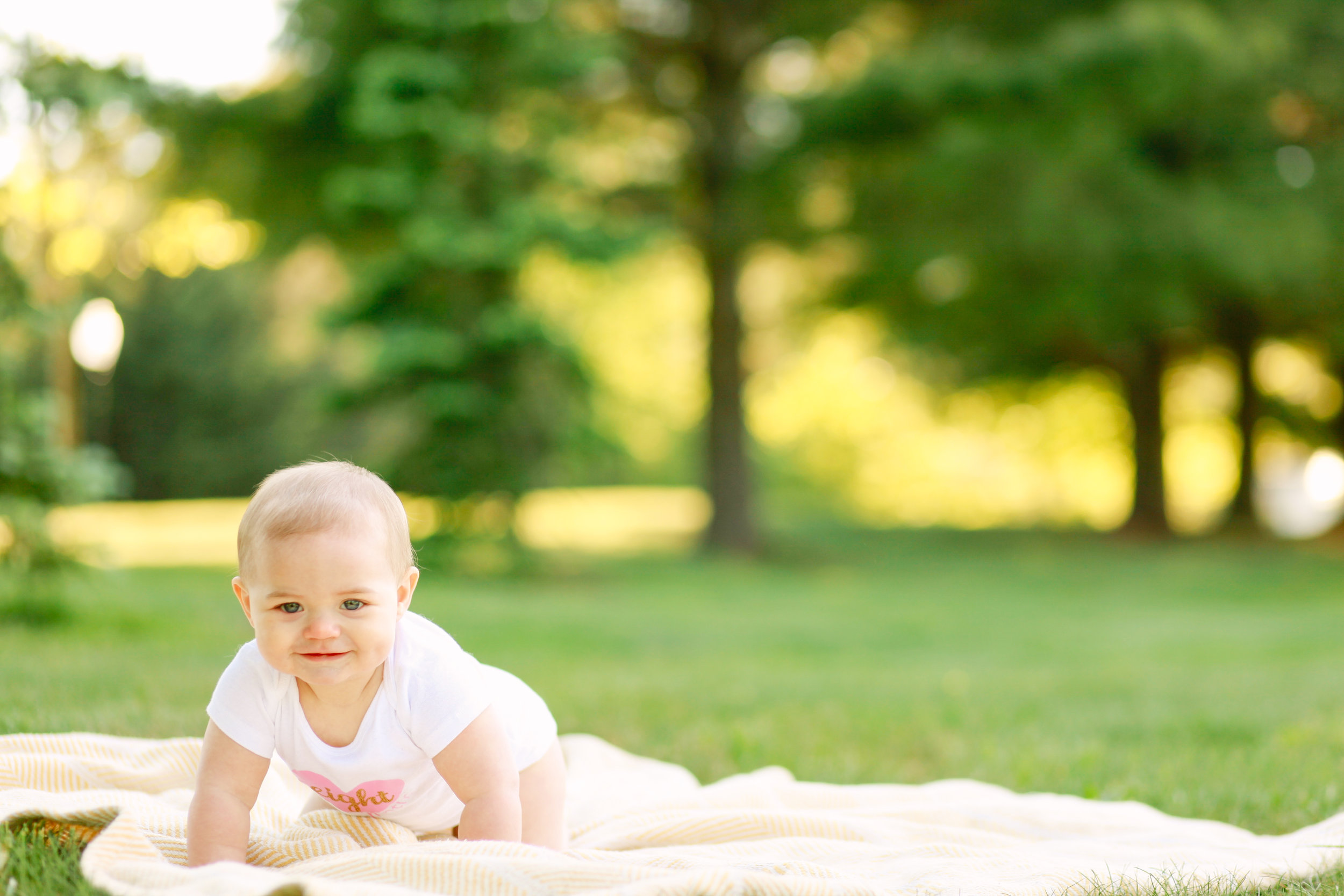 Monthly Newborn Photo Shoot | MALLORIE OWENS