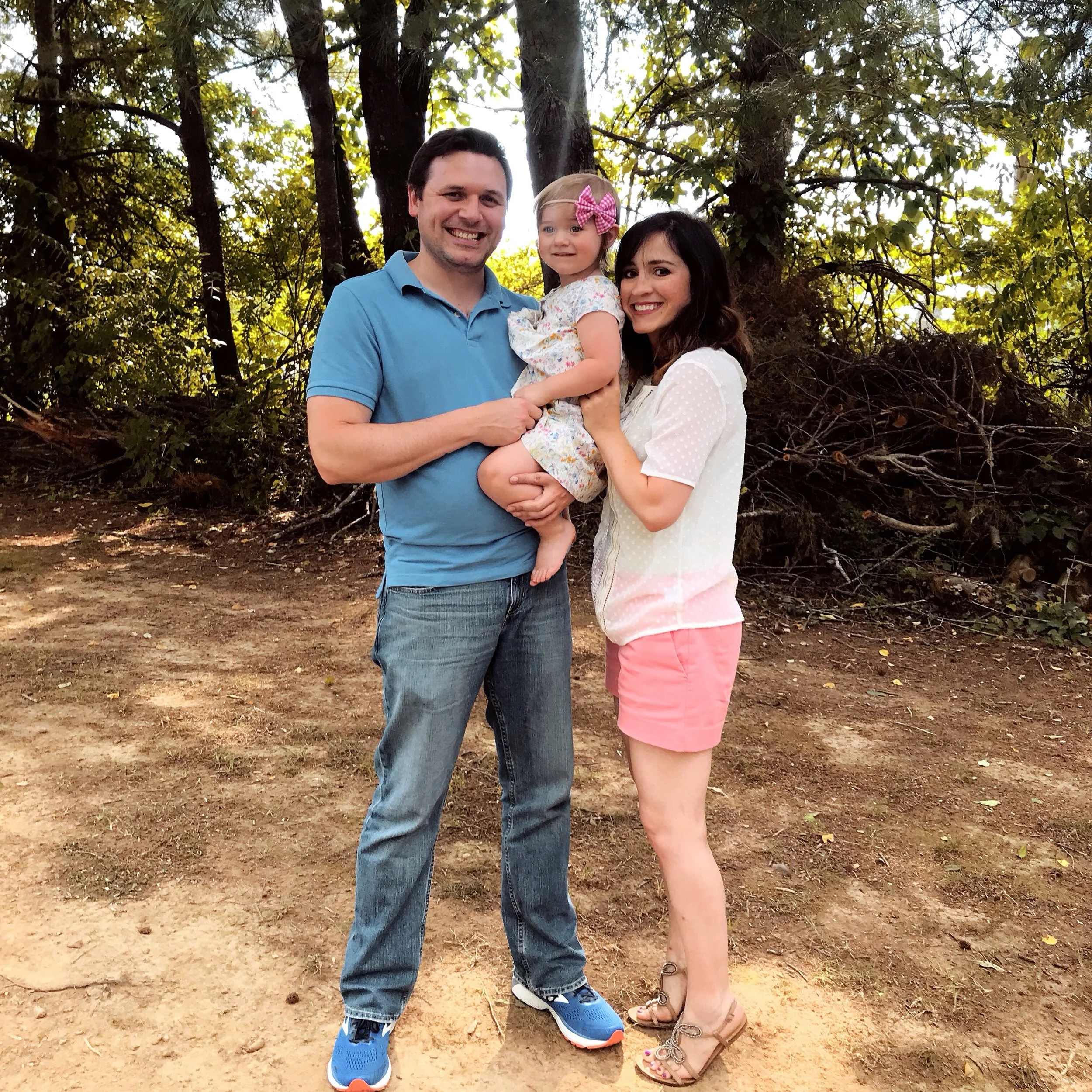 Summer Family Photo Shoot Outfit Idea | MALLORIE OWENS
