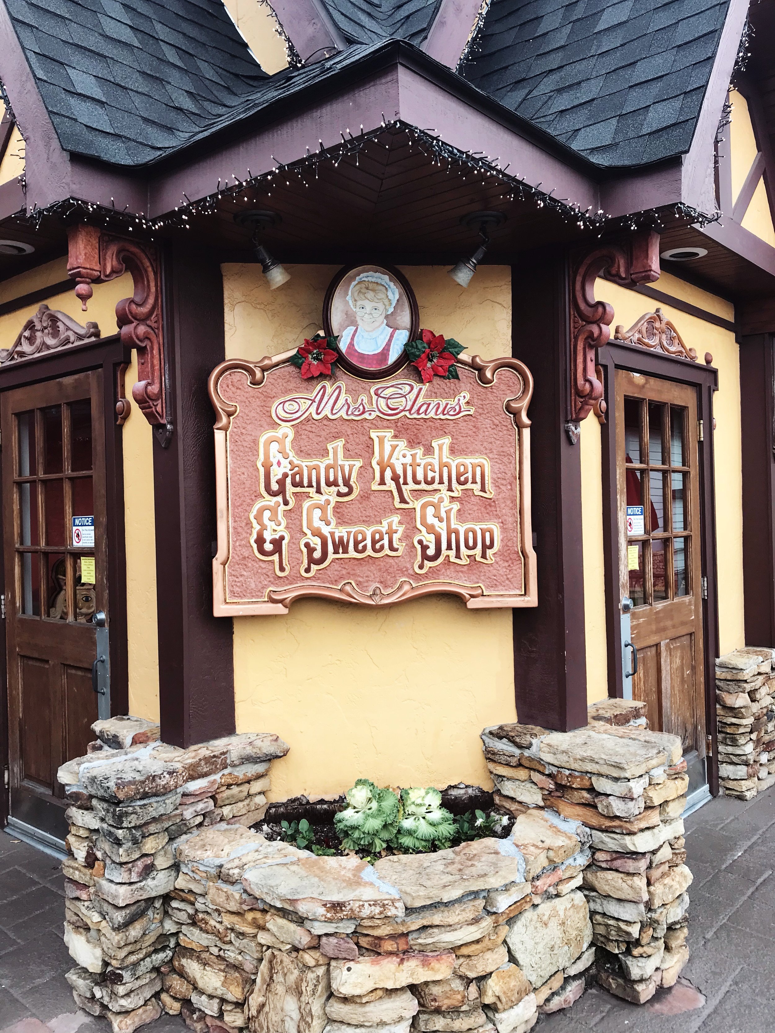 Fudge Shop at The Christmas Place in Pigeon Forge, Tennessee | Mallorie Owens