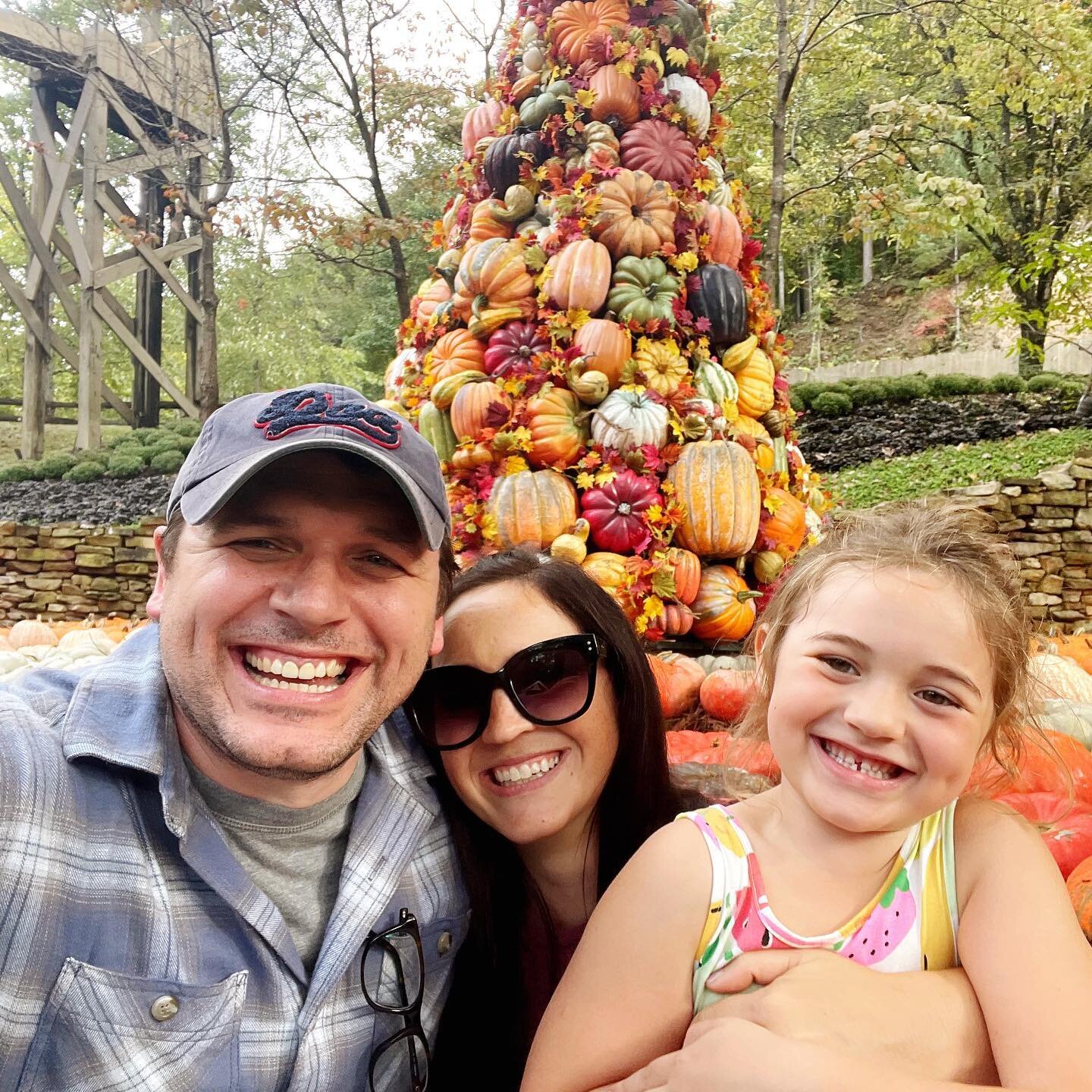 Dollywood&rsquo;s Harvest Festival and Great Pumpkin LumiNights never disappoints. 🎃✨ If you&rsquo;re in or within driving distance of the Pigeon Forge area in the next week you must go to @dollywood and take all your friends and family! I wrote a t