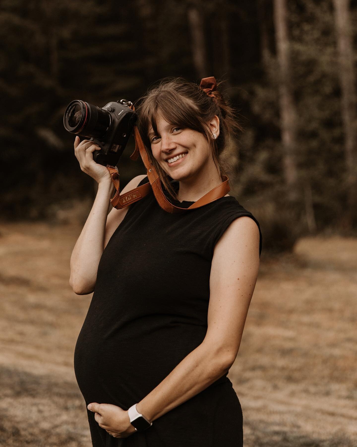 Well hey there! 🤰☺️ 

It&rsquo;s me, the pregnant lady behind the camera ☺️ This season has been so crazy in a lot of ways, and me and this babe in my tummy are doin the dang thing despite 100 Degree wedding days 👍🏻 I honestly forget that I&rsquo;
