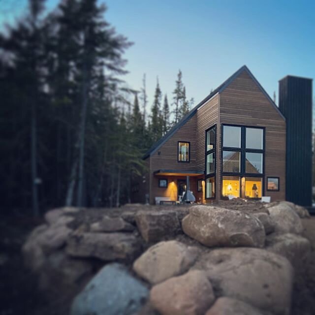 Peepers are peeping. And it&rsquo;s still light at 9pm! 
#home #modernhome #teamnorth #grandmaraismn #lakesuperior @themarvinbrand