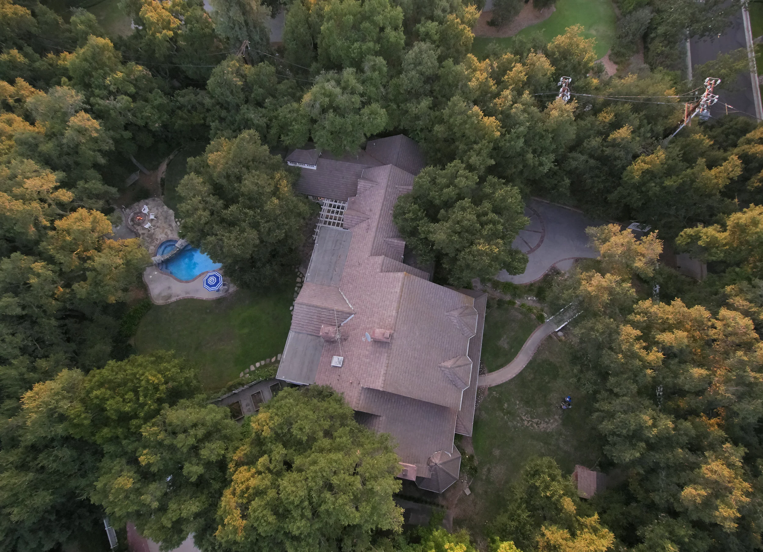 2017_08_06---612-Berkshire-Ave-Aerial_ZL_005.jpg