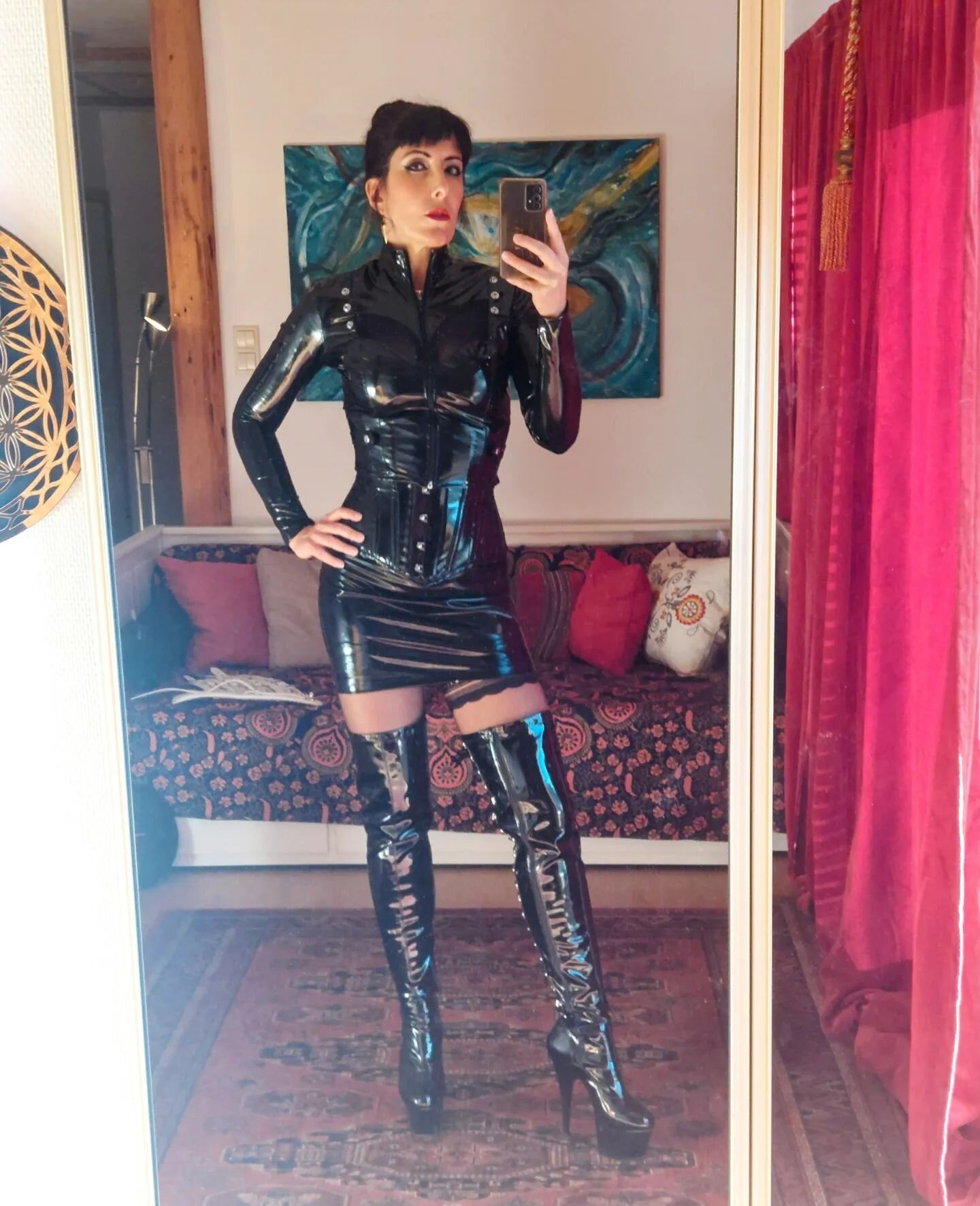 Wow!!! Epic session today! I'm feeling fierce! 

#tantricdomina #shiny #thighhighboots
#dominatrix
#honourclothing
#pleaserboots