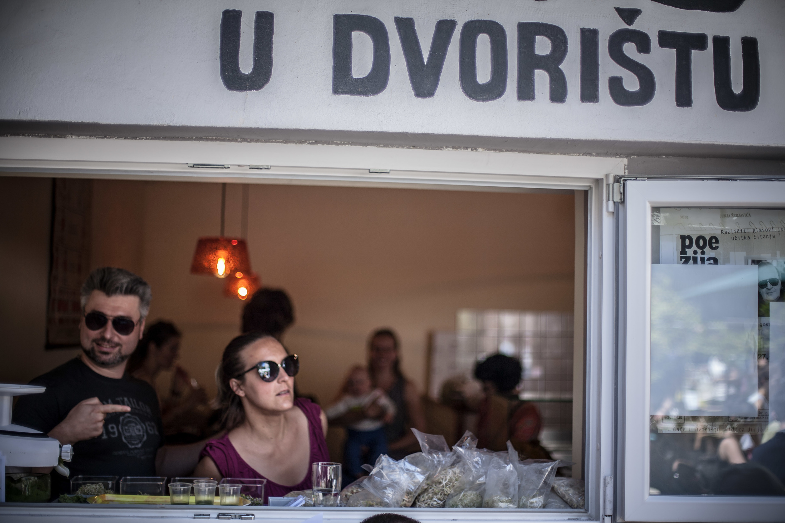 Cafe u Dvorištu ... u potrazi za Suncem ;)