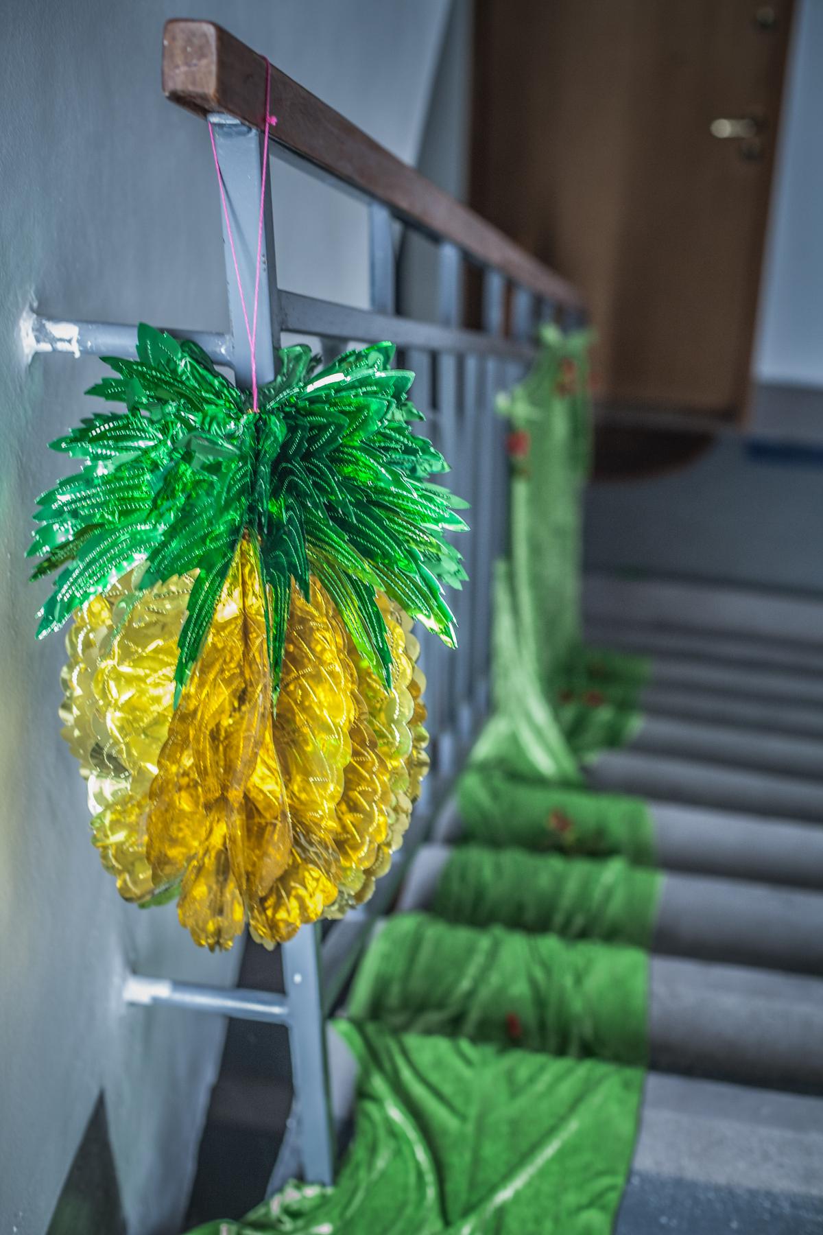 Stubište ... ukrašeno! Tnx Oaza chicks na kičastom pineapple luv ;) The staircase- decorated! Thanks to Oaza chicks for the kitschy Pineapple luv!