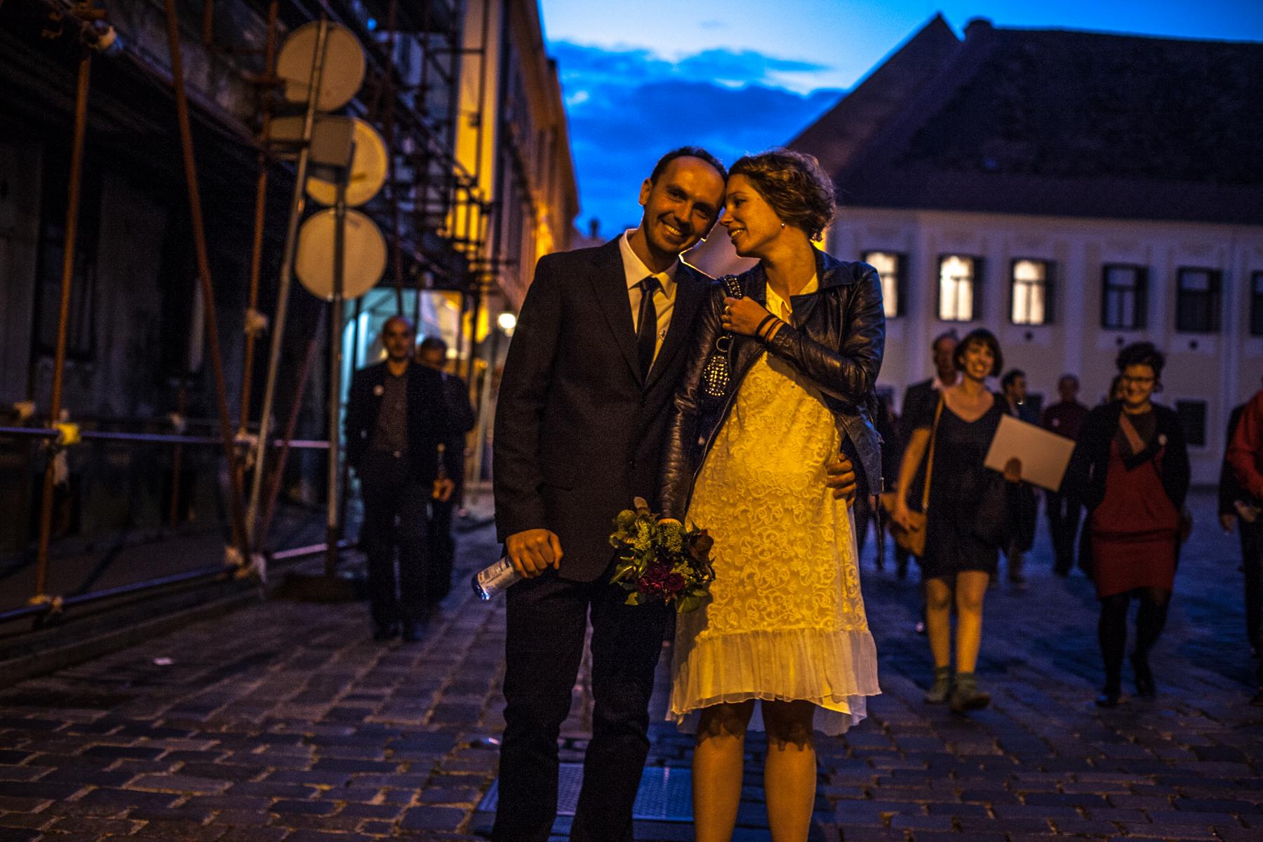 Oni. Sretni i na putu prema Tavanu Them. Happy and on their way to the Loft.