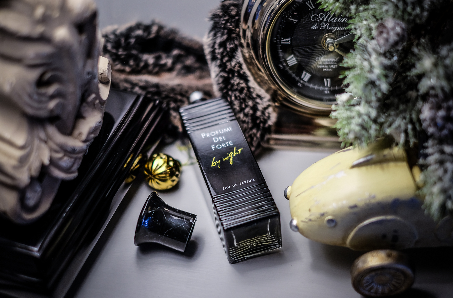 Profumi Del Forte, By Night Black muški je miris sačinjen od nota čempresa, naranče, bora, tamjana, limete, mandarine, lista smokve, bobica kleka, bosiljka, lavande, jasmina, mate čaja i cedra