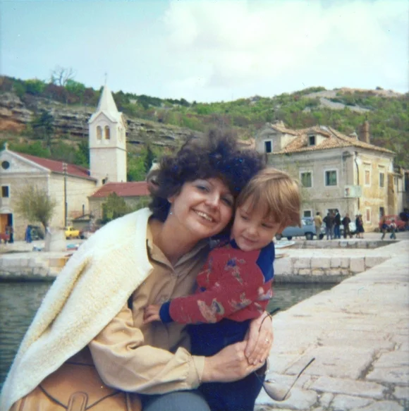 Najdraža od sviju mi frizurnih faza. Afro mama - to je moja lijepa mama!