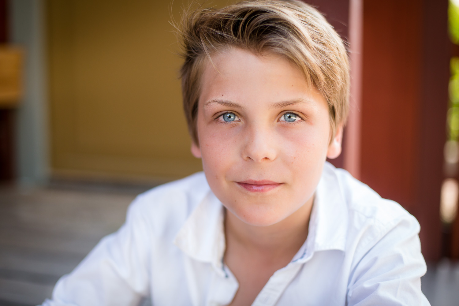 A-close-up-photo-of-a-young-boy-by-Stockholm barnfotograf-Sandra-Jolly.jpg