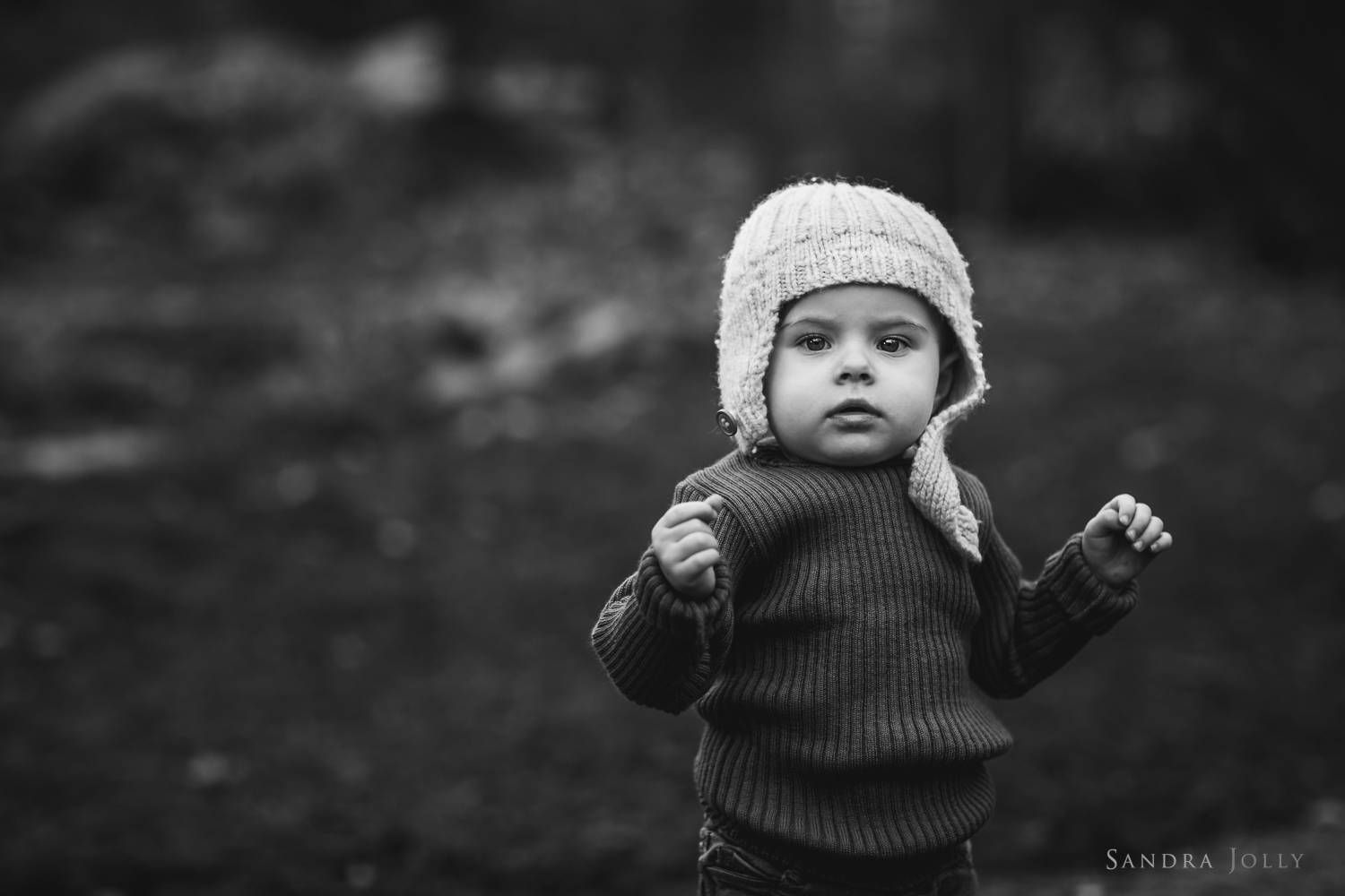 Black-and-white-baby-portrait-by-Stockholm-barnfotograf-Sandra-Jolly.jpg