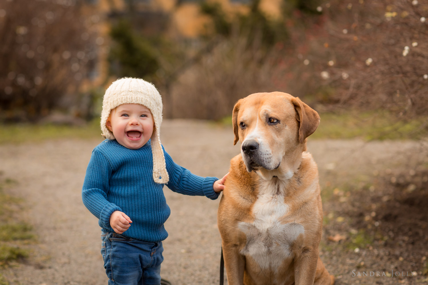 Girl-and-her-dog-by-familjefotograf-Stockholm-Sandra-Jolly-4.jpg