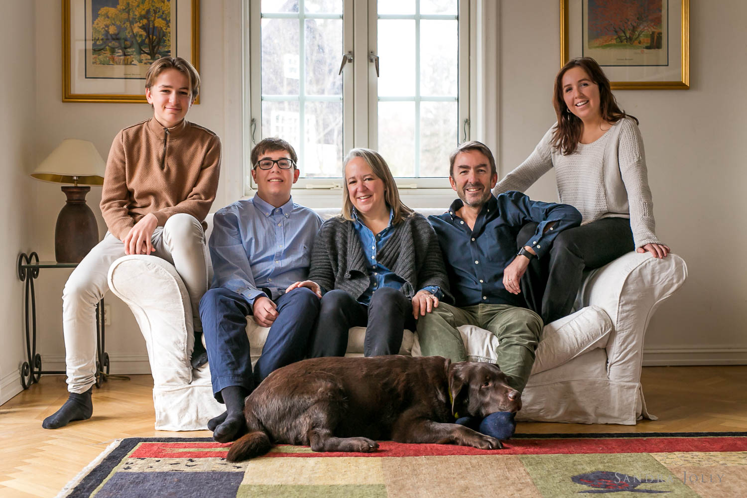 Lifestyle-family-photo-at-home-in-Danderyd-by-Sandra-Jolly.jpg