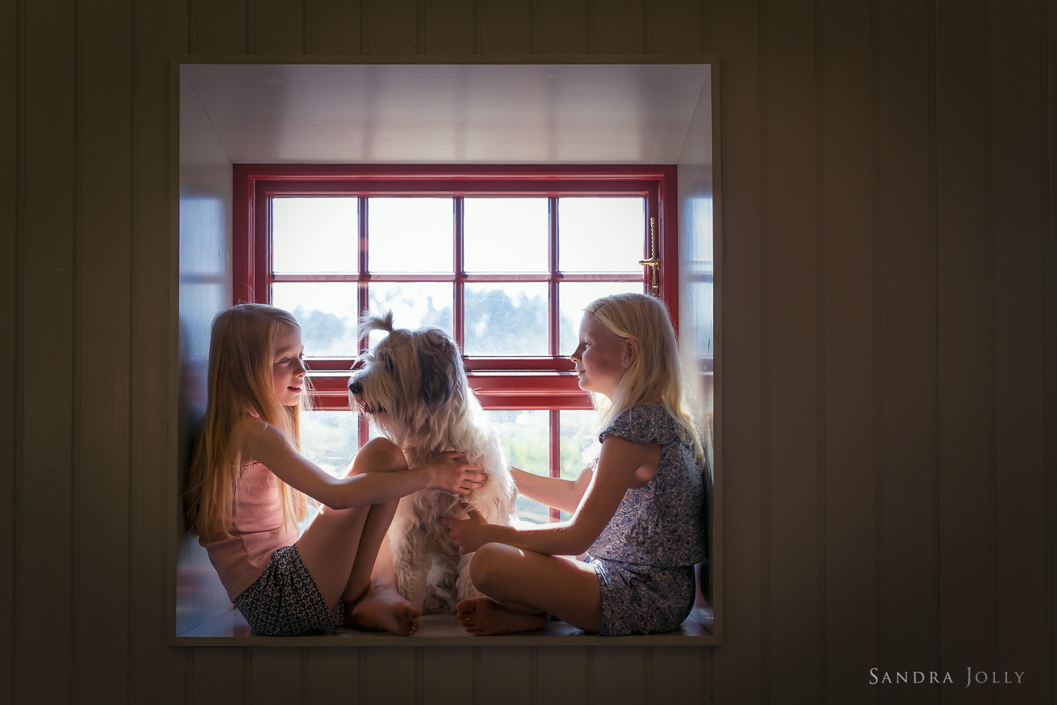 Girls-and-their-dog-by-lifestyle-photographer-Stockholm-Sandra-Jolly.jpg