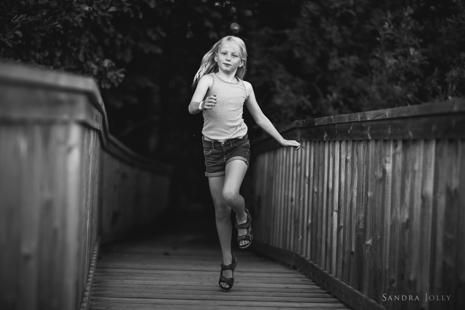 Happy-child-by-Stockholm-child-photographer-Sandra-Jolly.jpg