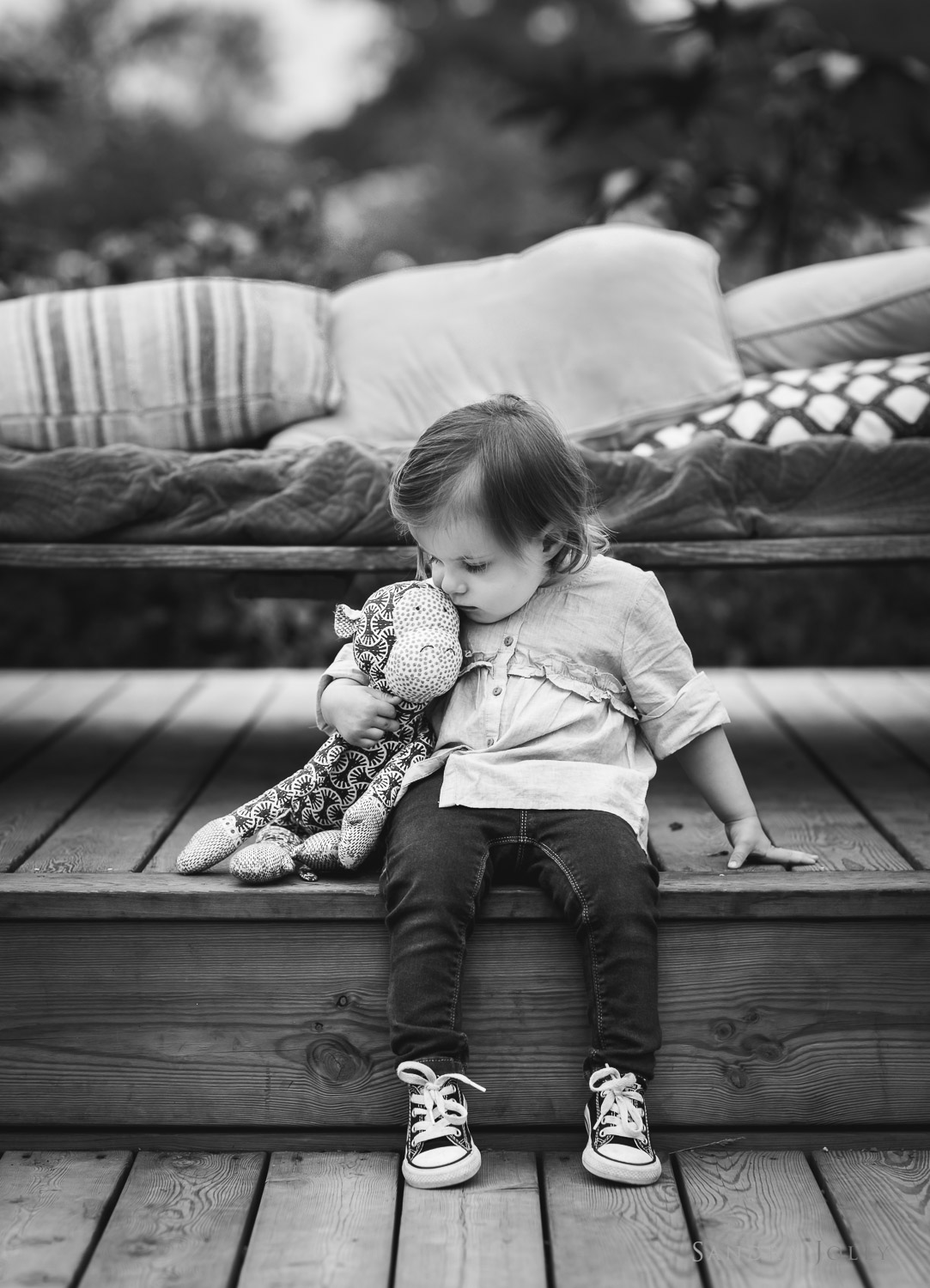 little-girl-and-toy-by-Stockholm-family-photographer-Sandra-Jolly.jpg