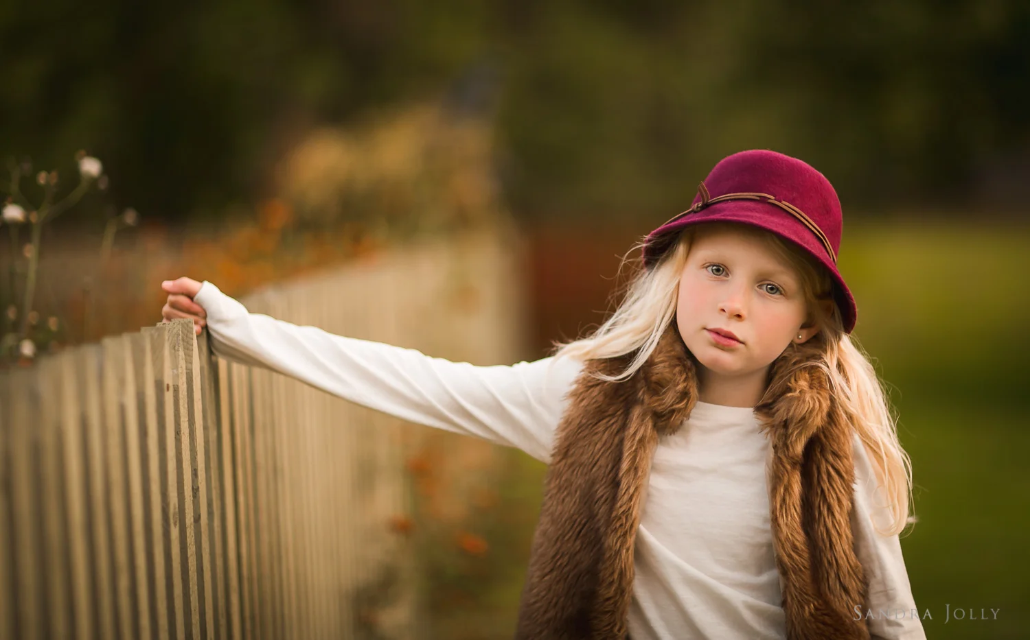 autumn-portrait-in-Sollentuna-by-Stockholm-family-photographer-Sandra-Jolly.jpg