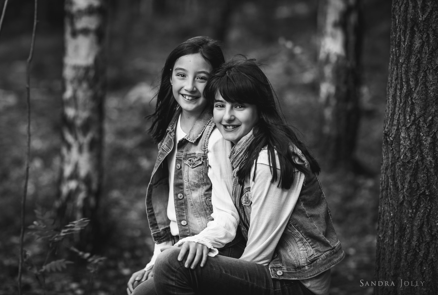 sibling-portrait-woods-by-barnfotograf-stockholm-Sandra-Jolly.jpg