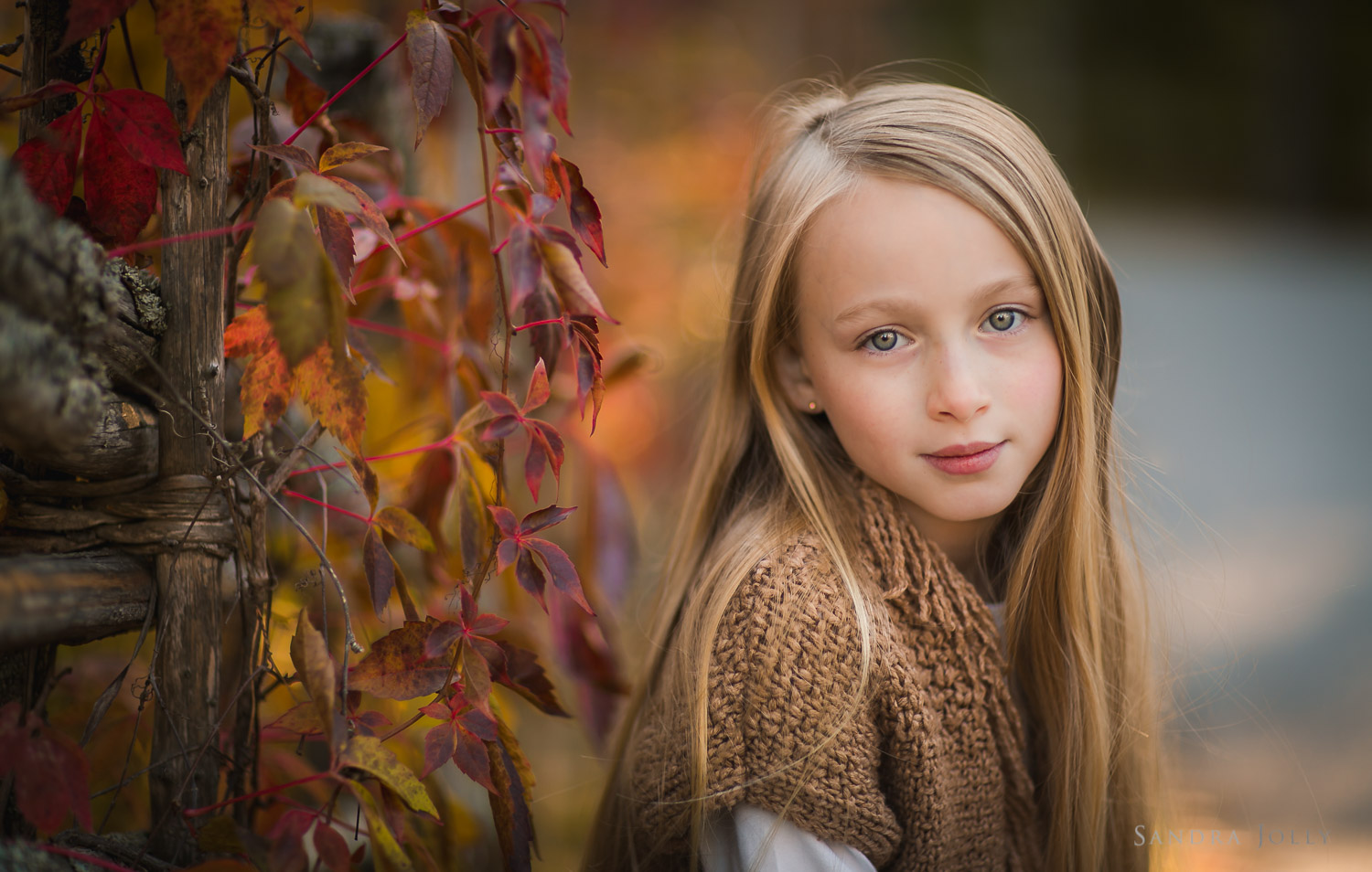 portrait-of-a-young-girl-by-Stockholm-familjefotograf-Sandra-Jolly.jpg