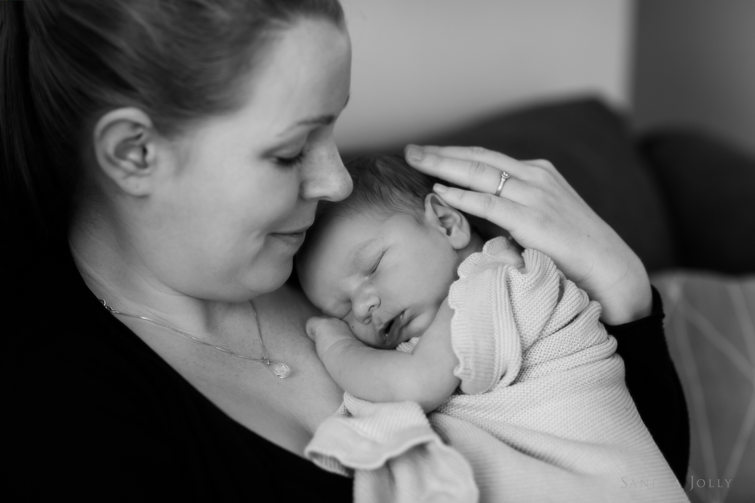 Mother-and-baby-portrait-by-Stockholm-family-photographer-Sandra-Jolly.jpg