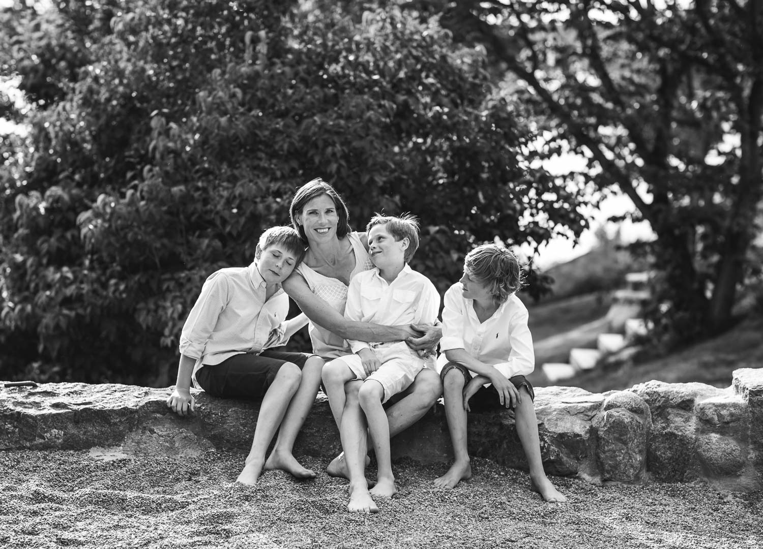 mother-and-sons-together-in-family-session.jpg
