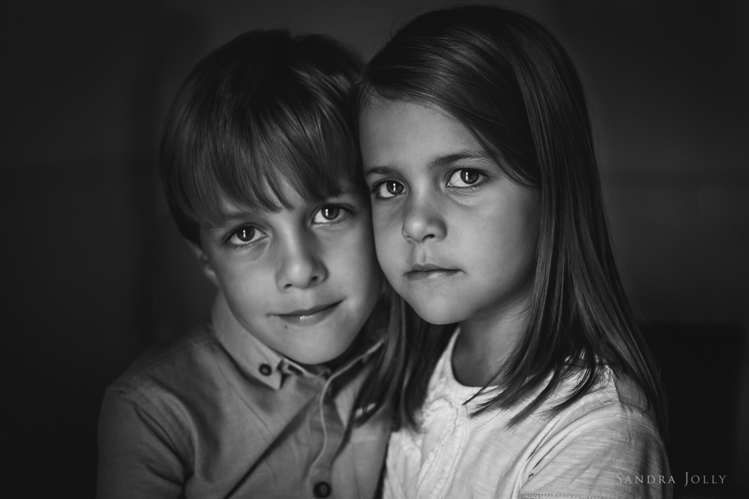 black-and-white-protrait-of-twins-by-Sandra-Jolly.jpg