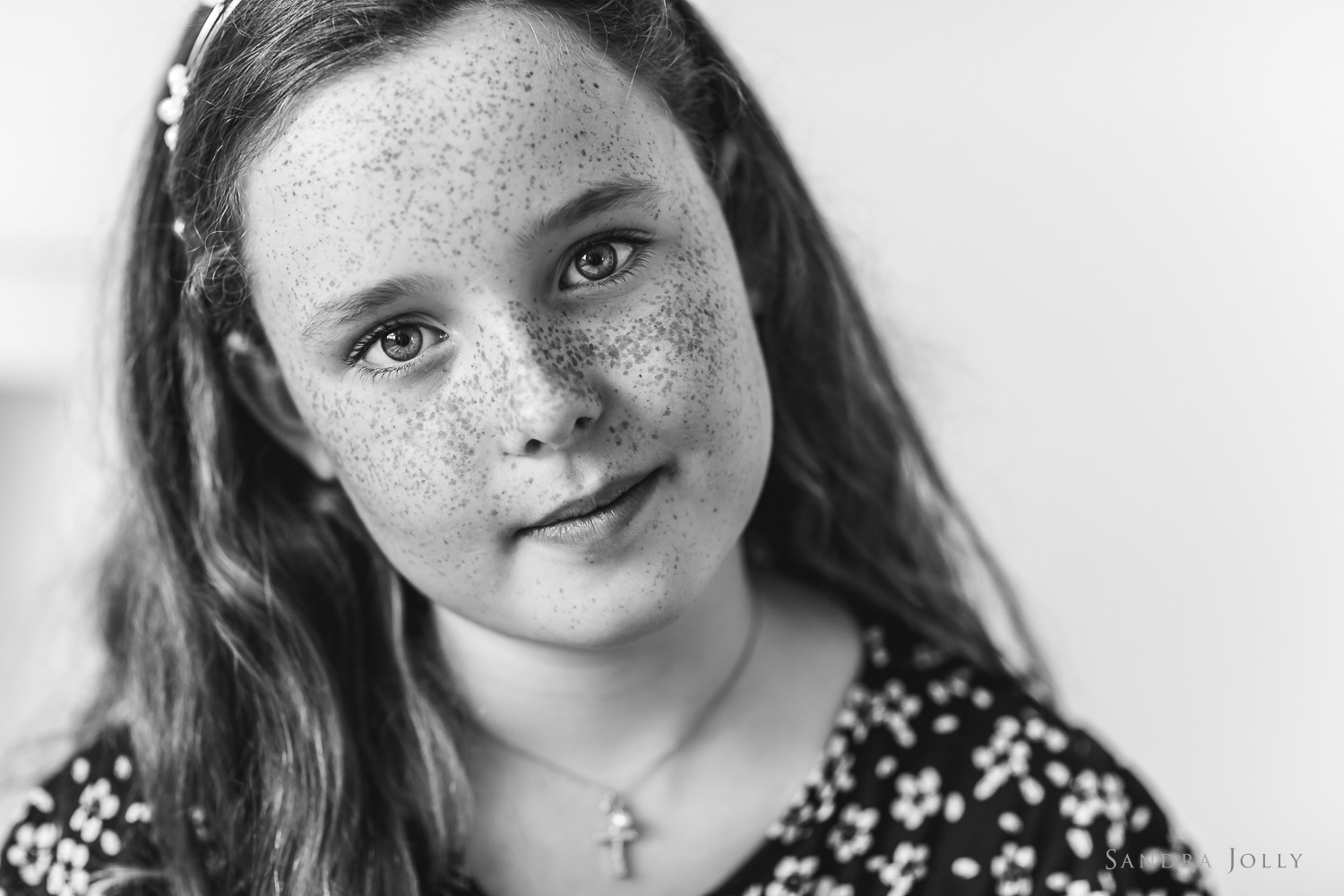 tween-girl-with-freckles-by-Stockholm-family-photographer-Sandra-Jolly.jpg