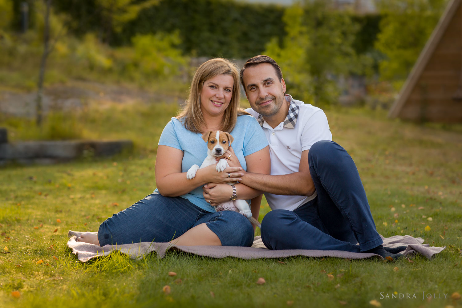 couple-with-puppy-Stockholm-outdoor-family-photographer.jpg
