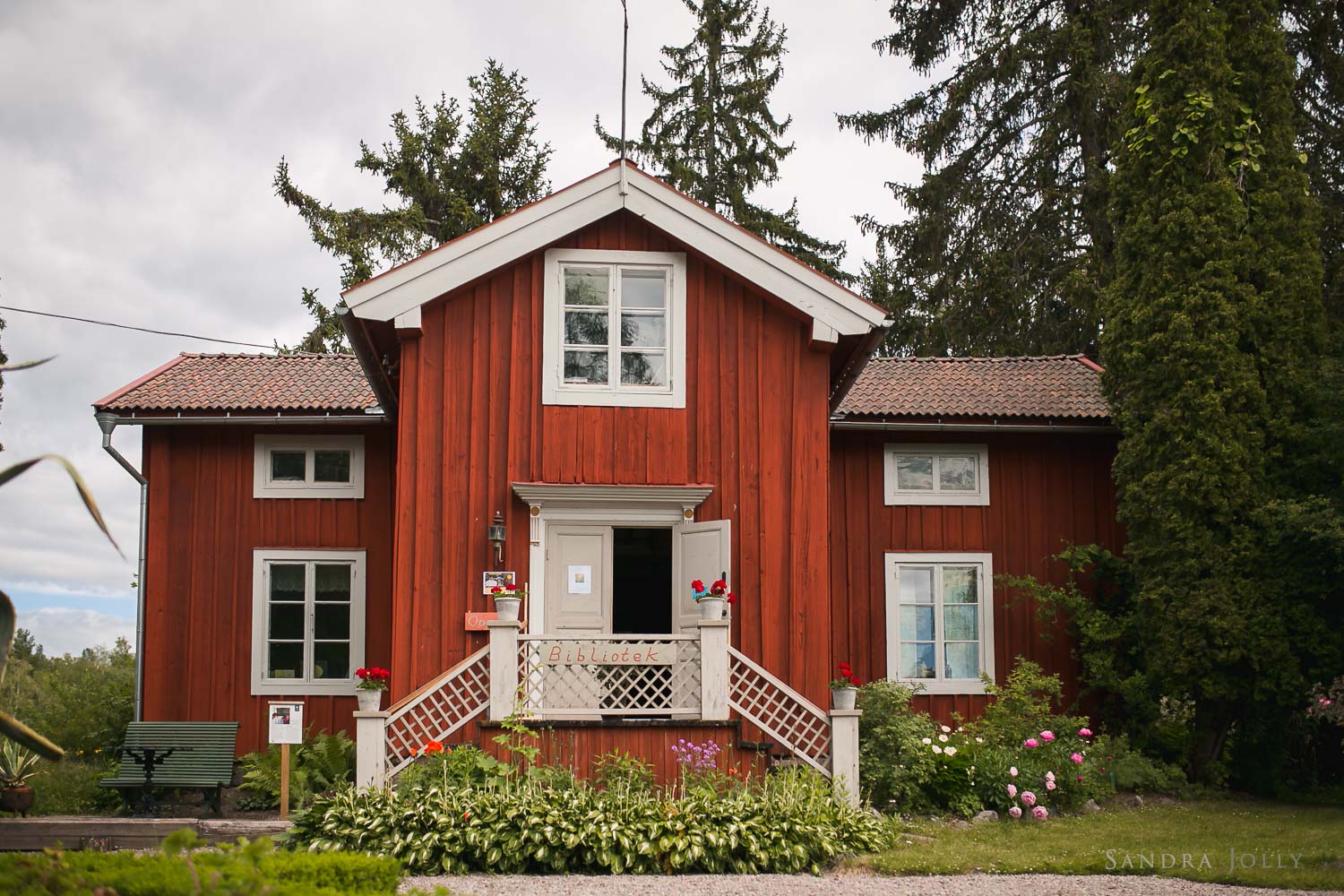 red-house-in-dalarna.jpg