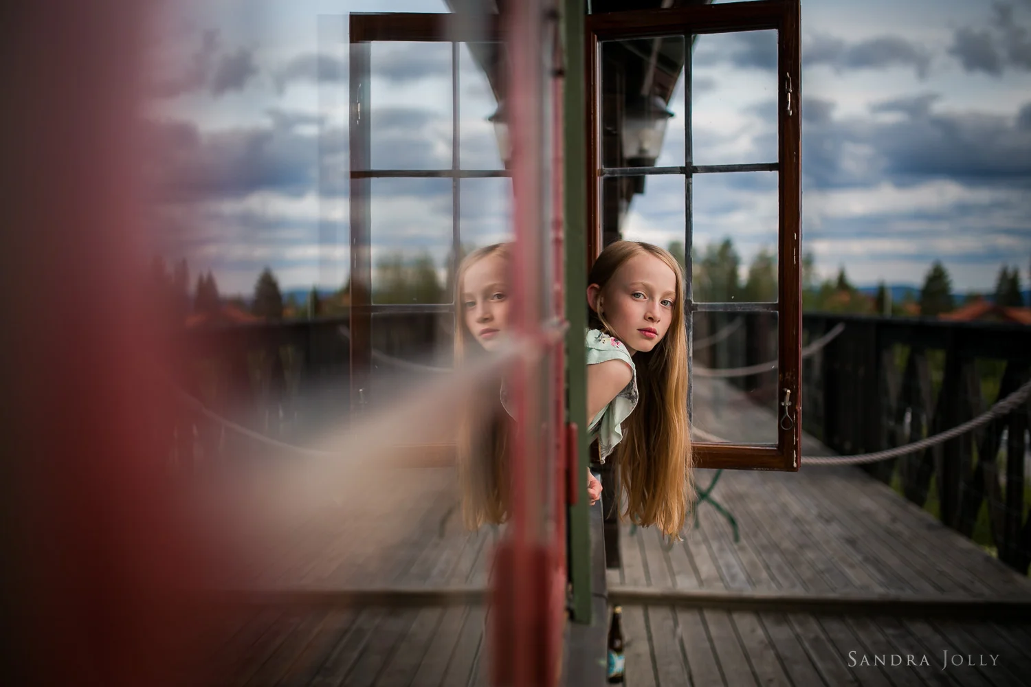 window-portrait-of-girl-in-dalarna.jpg