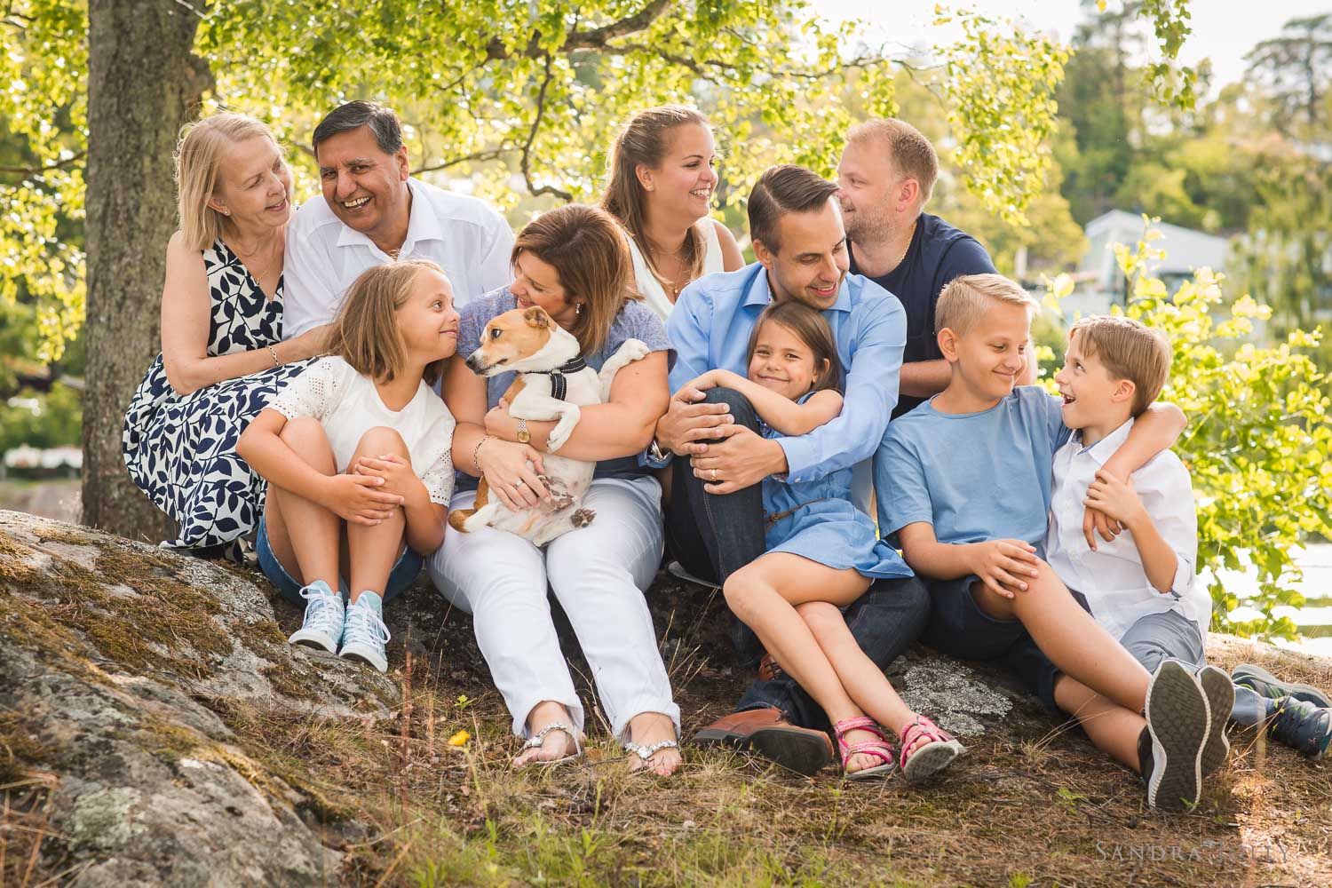 big-happy-family-photo-session-by-best-stockholm-family-photographer-sandra-jolly.jpg
