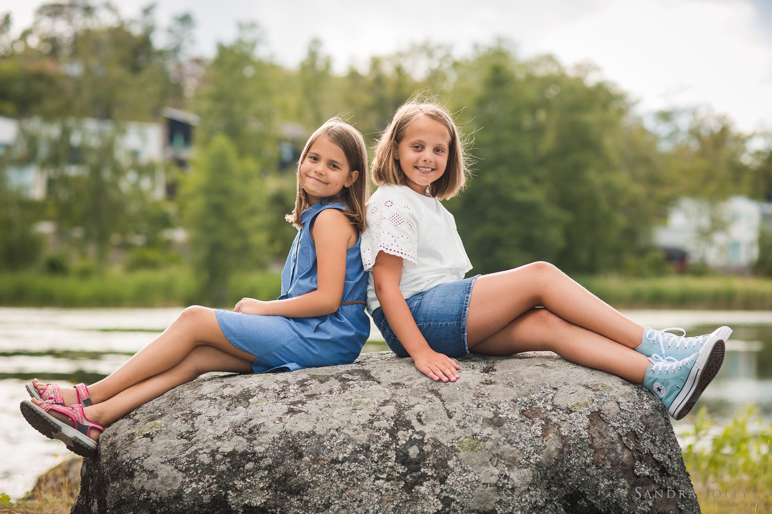 cool-girls-photo-session-by-best-stockholm-family-photographer-sandra-jolly.jpg