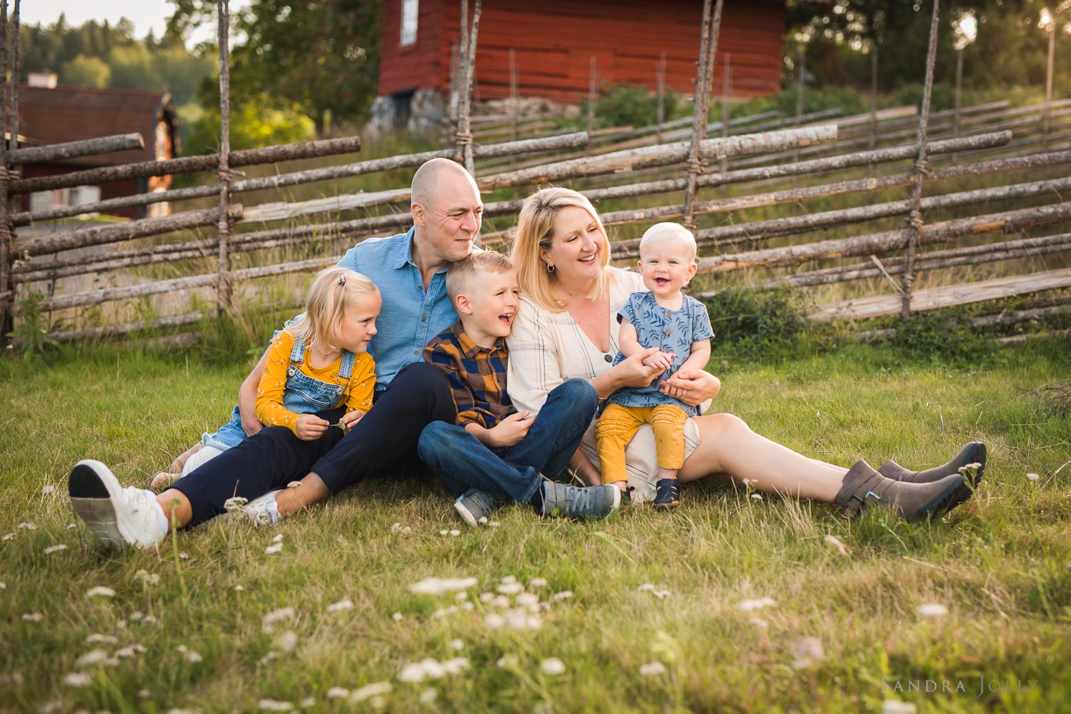 family-summer-photo-session-stockholm-by-familjefotograf-sandra-jolly.jpg