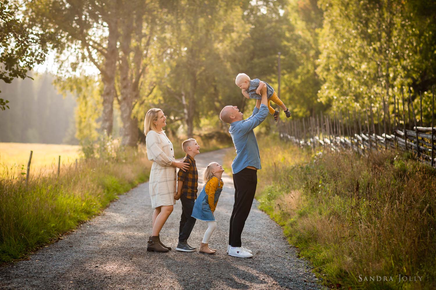 summer-family-photo-session-in-stockholm-by-familjefotoraf-sandra-jolly.jpg