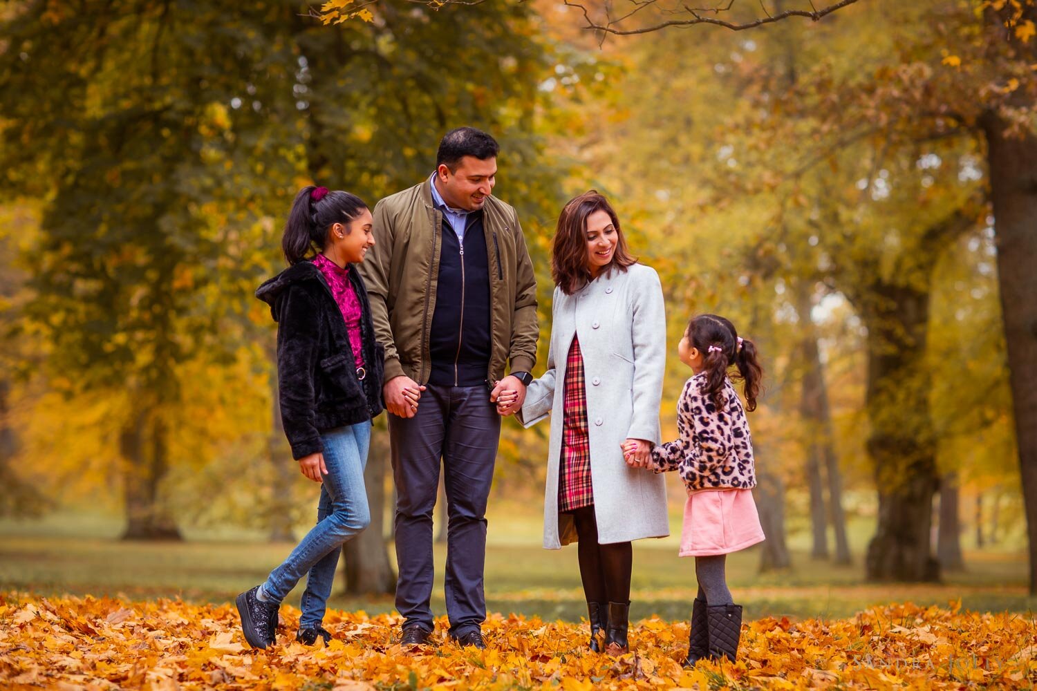 autumn-family-photo-session-at-Ulriksdals-Slott-by-sandra-jolly-photography.jpg