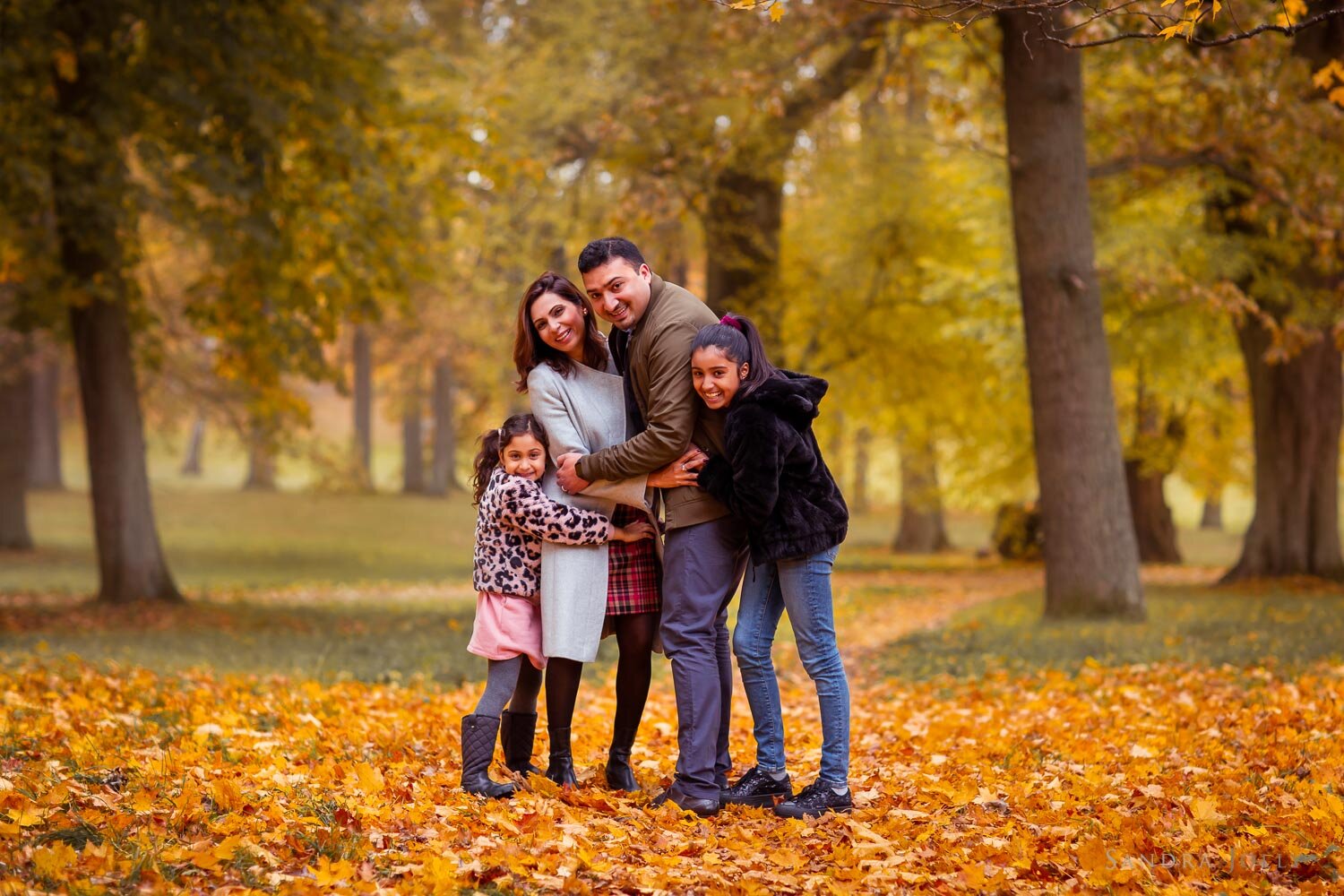 autumn-family-photo-session-at-Ulriksdals-Slott-by-sandra-jolly.jpg
