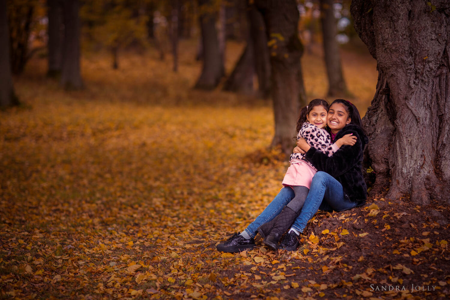 autumn-sibling-photo-session-at-Ulriksdal-by-sandra-jolly-photography.jpg