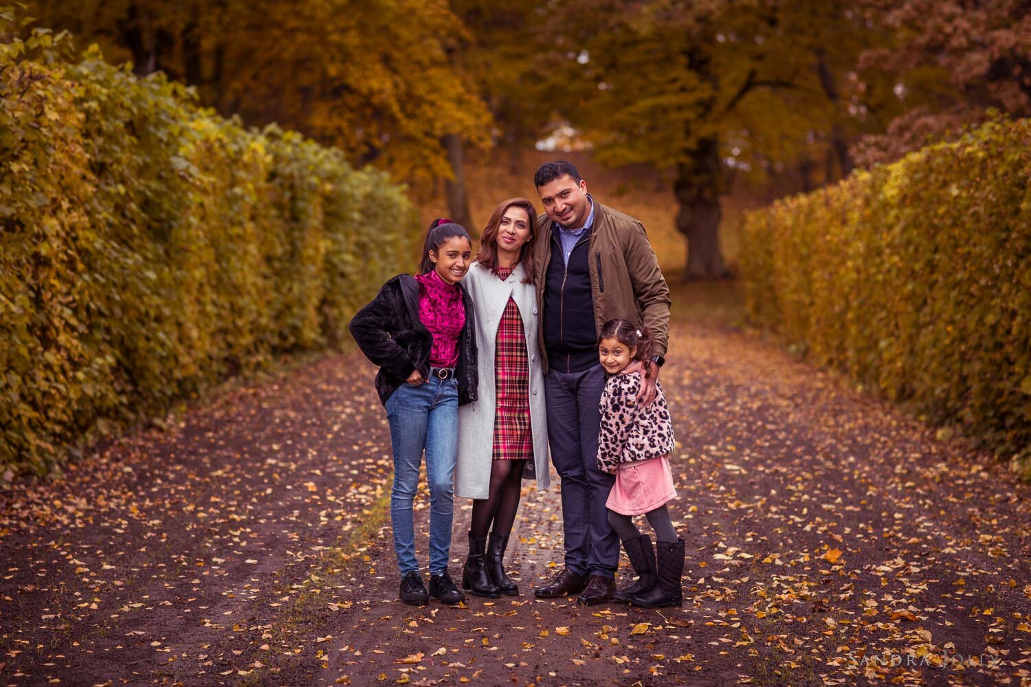family-autumn-photo-session-at-Ulriksdals-by-family-phtoographer-sandra-jolly.jpg
