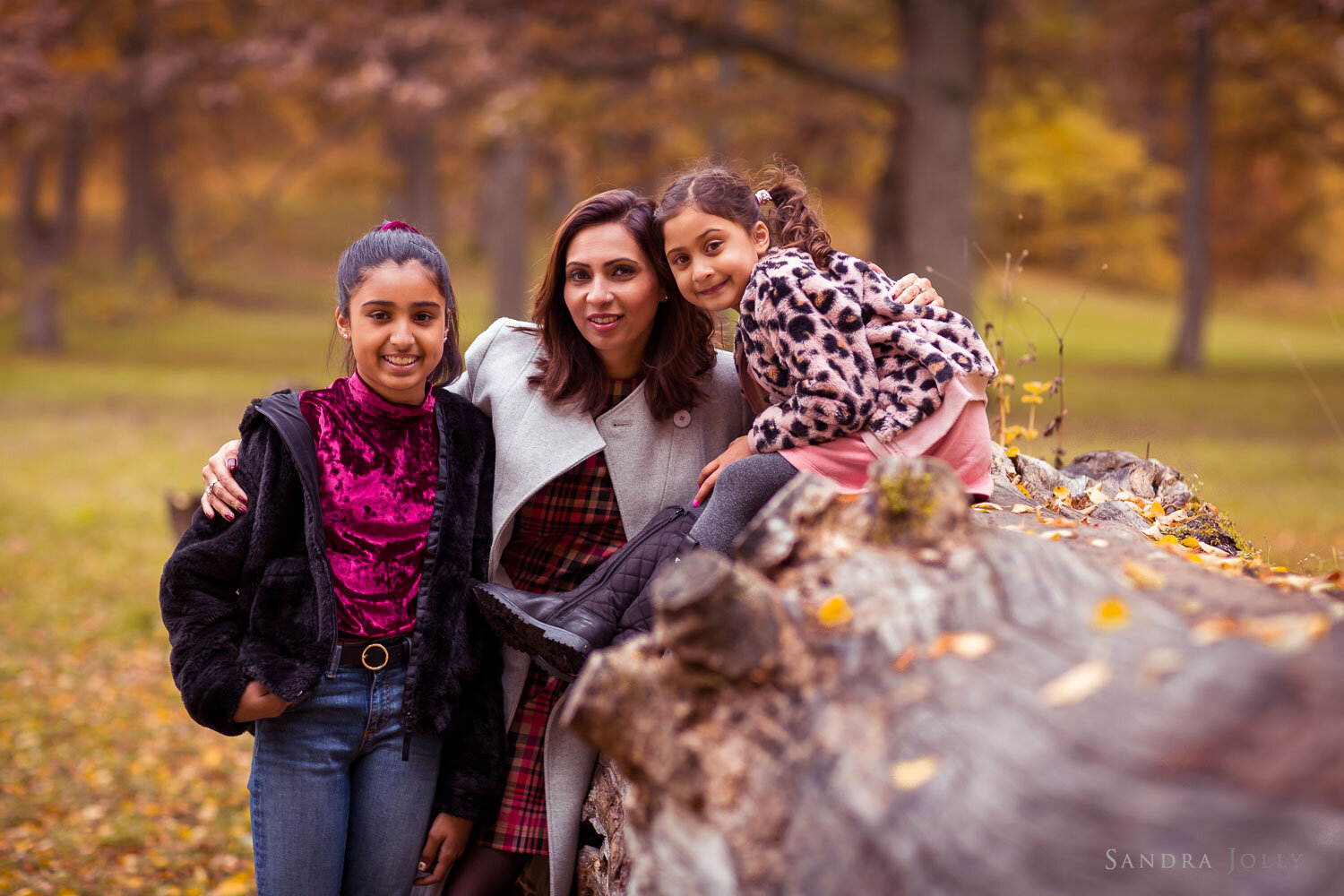 mom-and-daughters-photo-session-at-Ulriksdals-Slott-by-sandra-jolly-photography.jpg