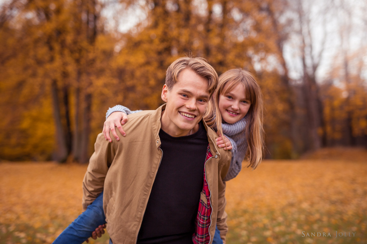 fun-family-photo-session-at-ulriksdal.jpg