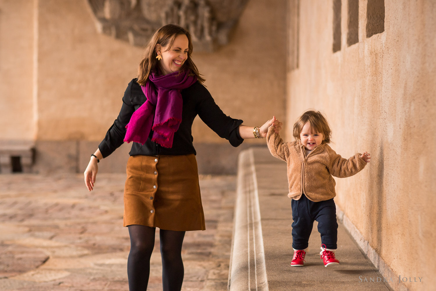 fun-family-photo-session-at-stadshuset-stockholm.jpg