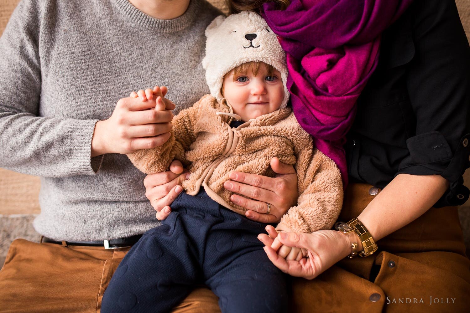 outdoor-family-photo-session-at-stadshuset-stockholm.jpg