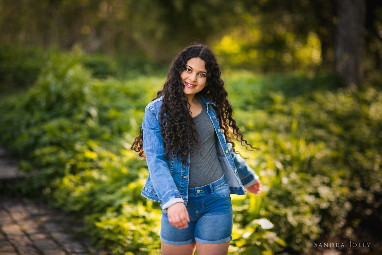 photo-of-happy-tween-girl-by-Stockholm-photographer-sandra-jolly.jpg