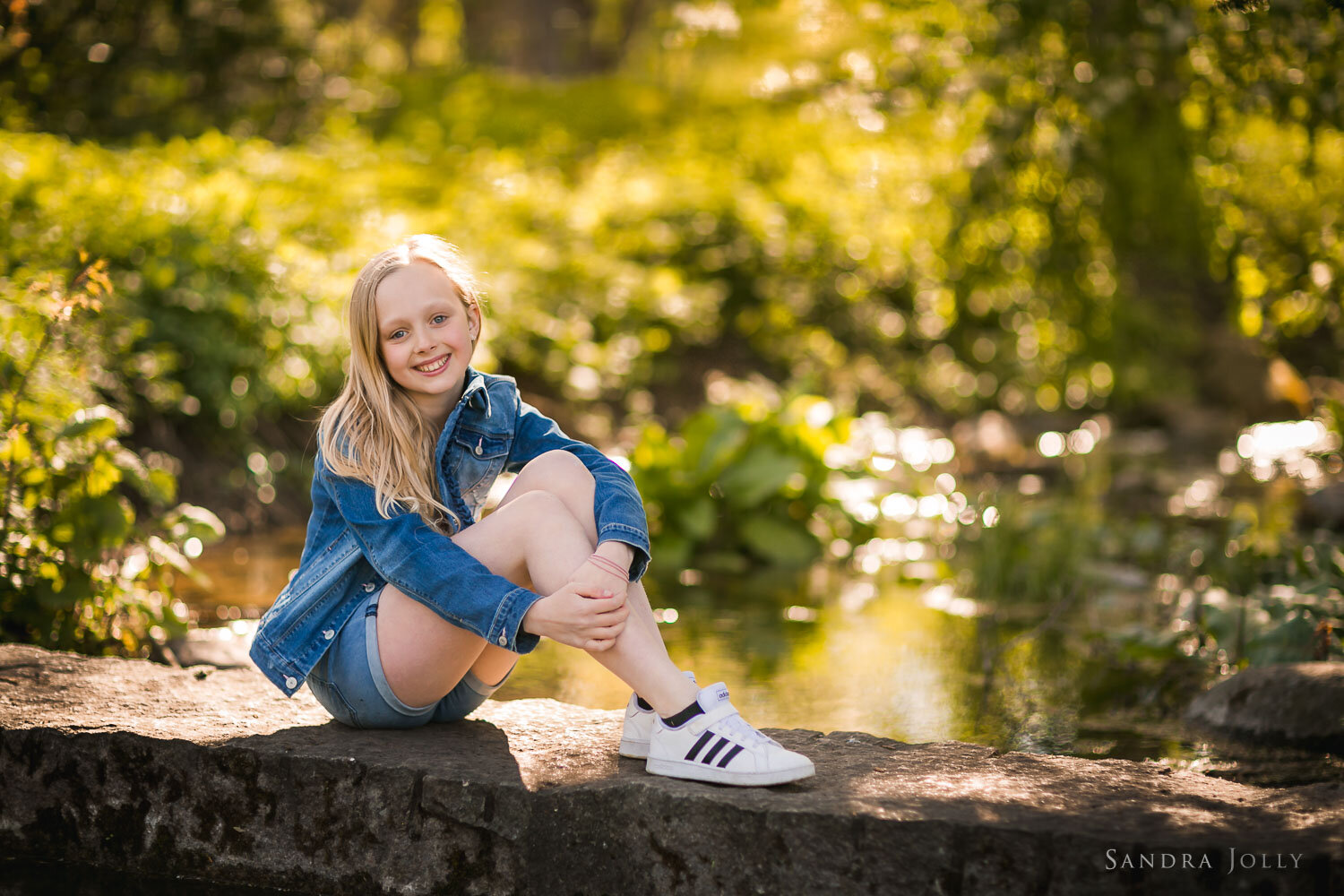 photo-of-happy-tween-girl-near-water-by-Stockholm-photographer-sandra-jolly.jpg