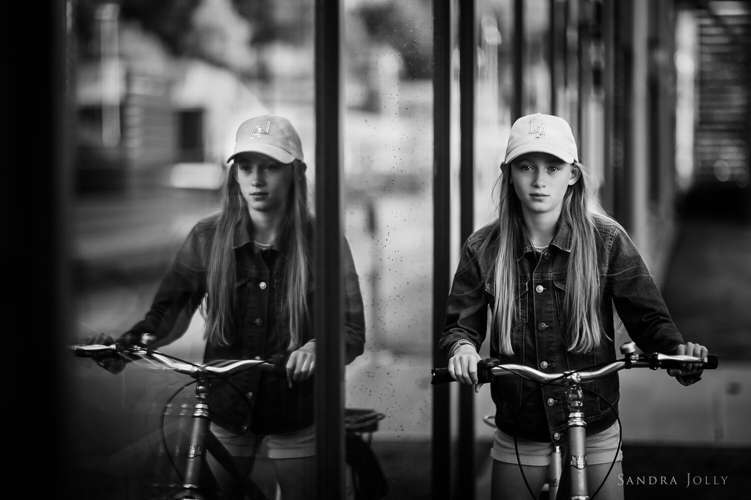black-and-white-bike-reflection-photo-by-stockholm-photographer-sandra-jolly.jpg